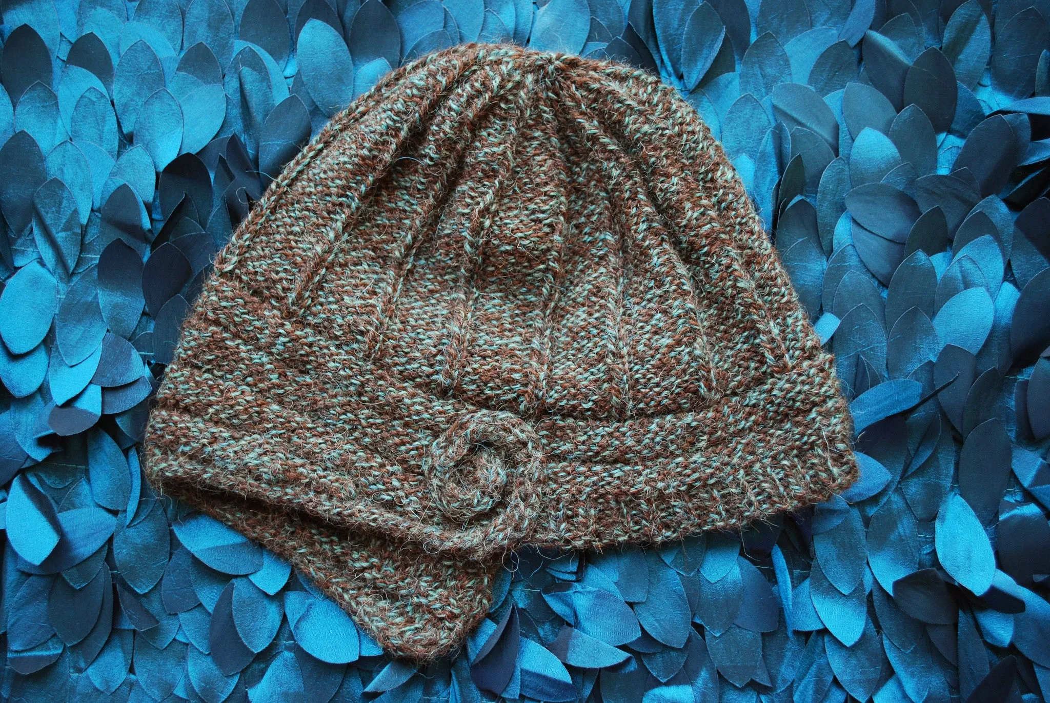 Lovelock Cloche Pattern (PDF) - Knitting Pattern by Phibersmith Designs