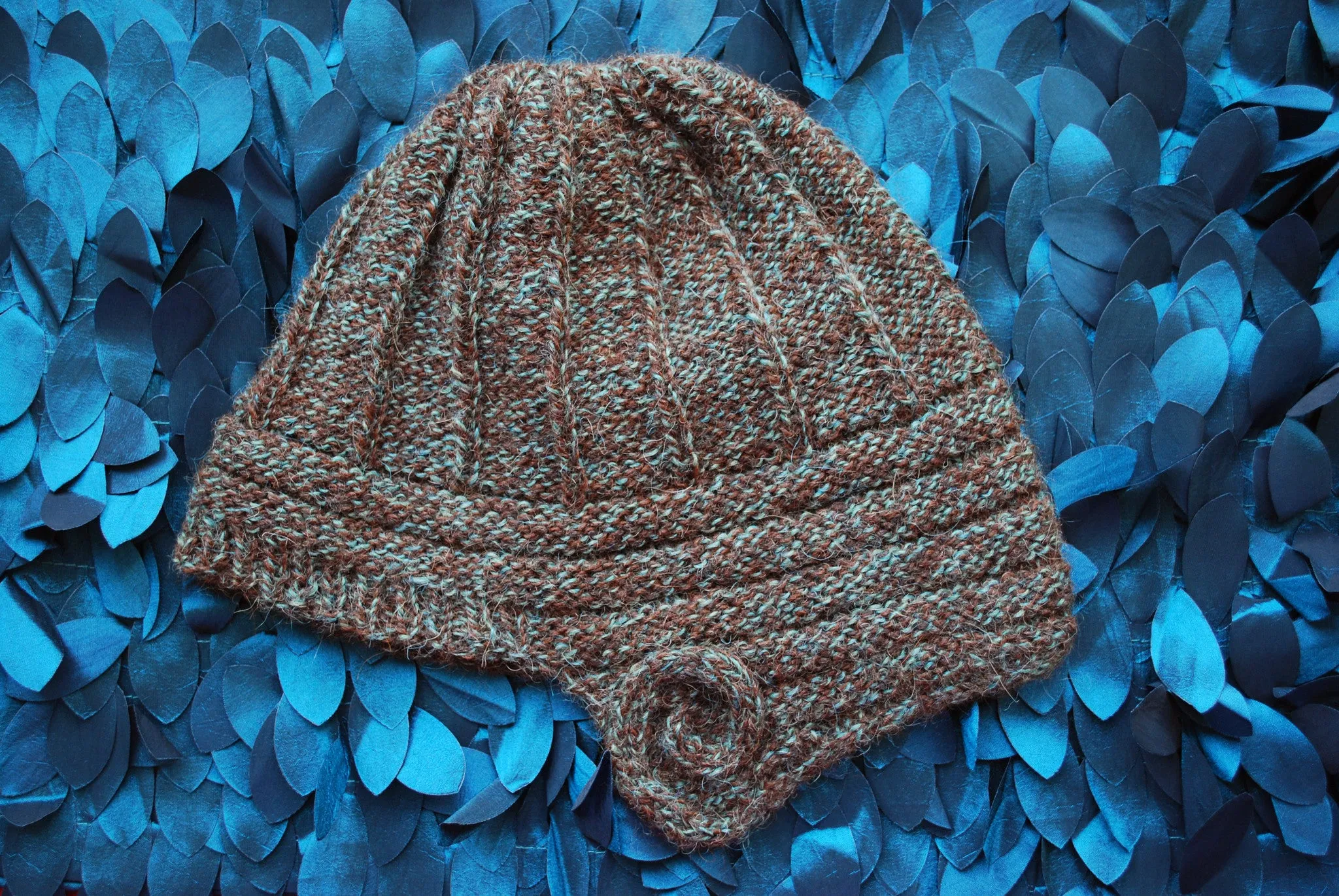 Lovelock Cloche Pattern (PDF) - Knitting Pattern by Phibersmith Designs