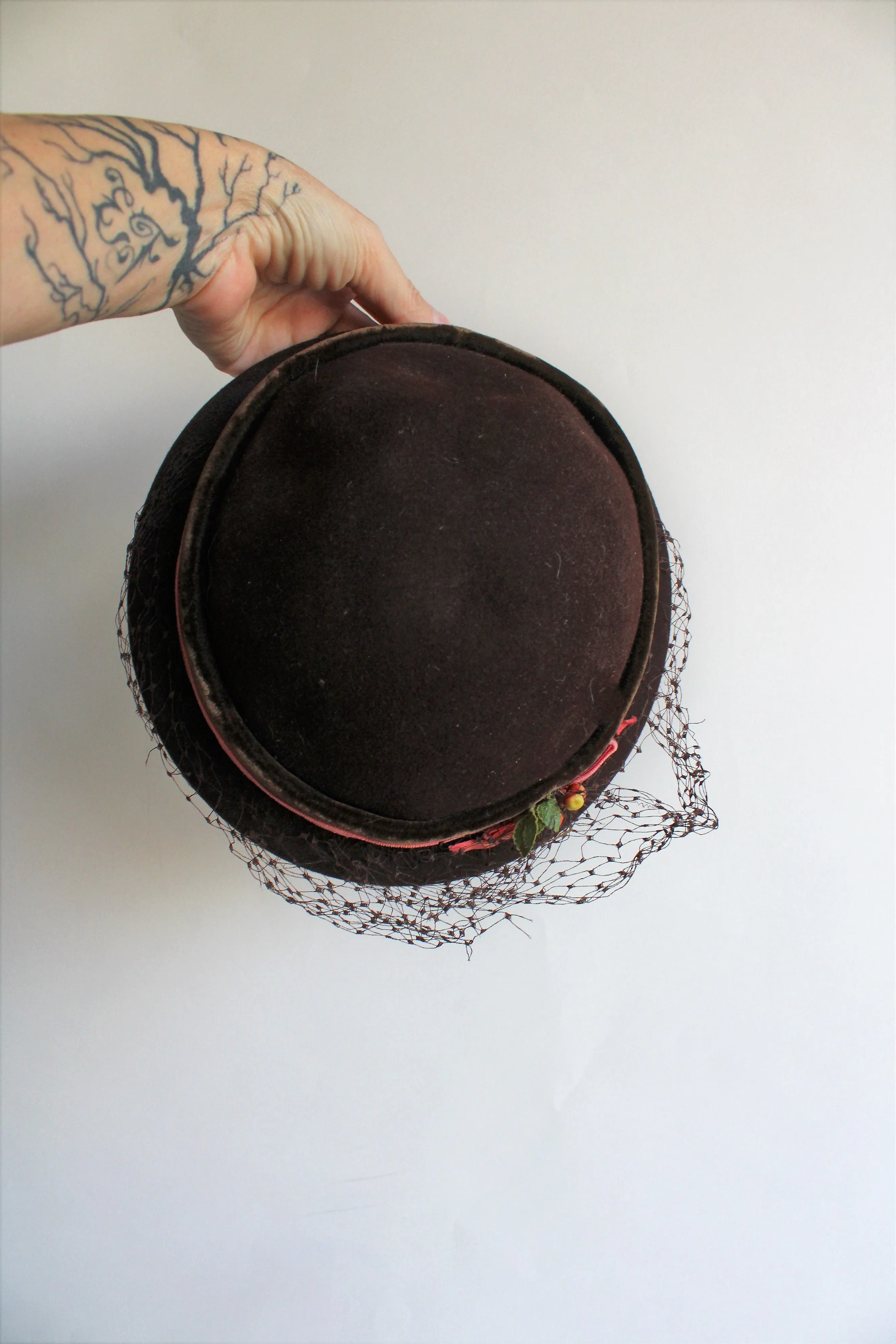 Vintage 1950s Bonwit Teller Brown Hat with Veil